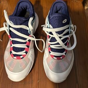 New without tags.  Diadora tennis or Pickelball shoes size 7.5